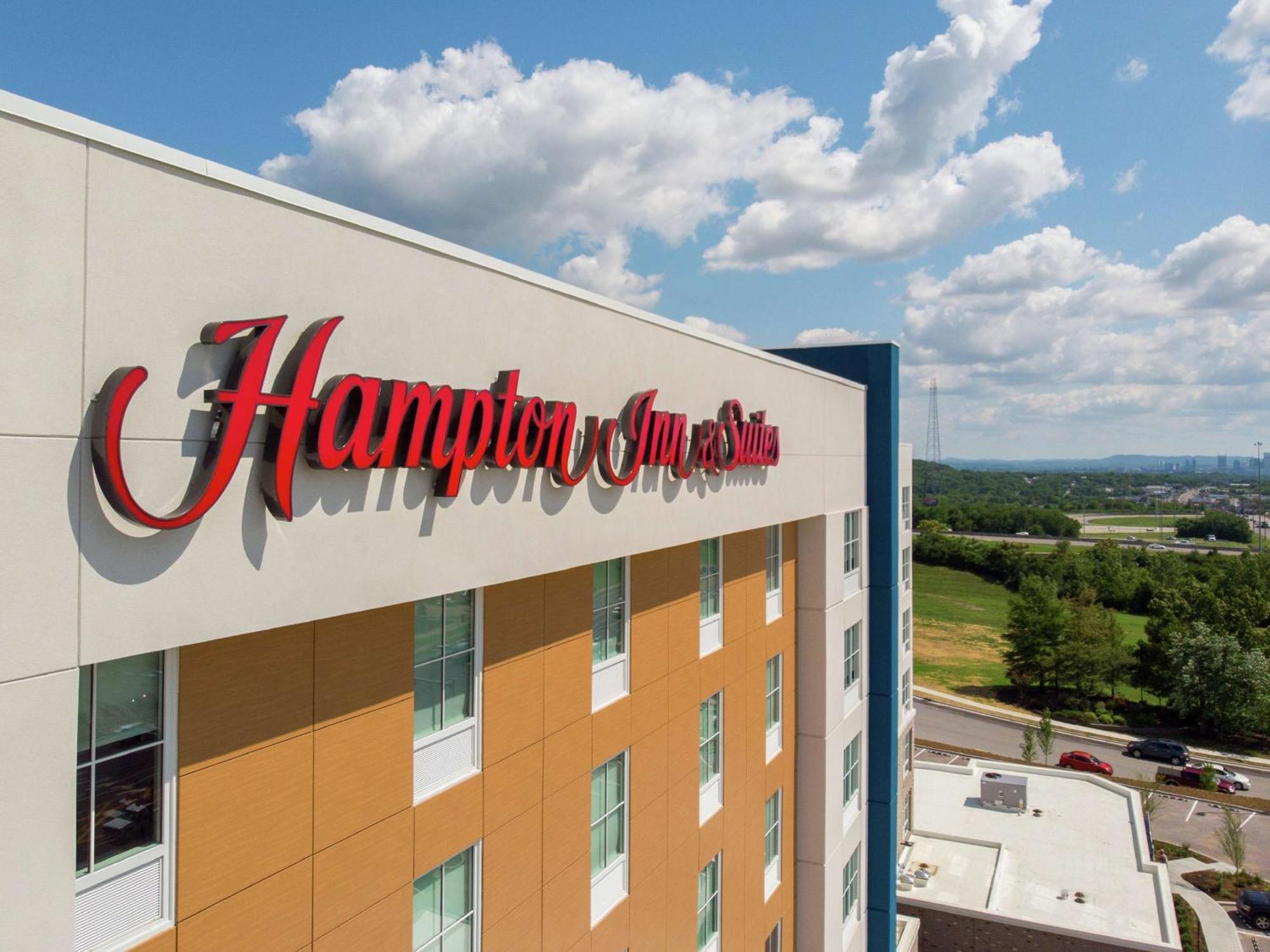 Hampton Inn & Suites By Hilton Nashville North Skyline Exterior photo